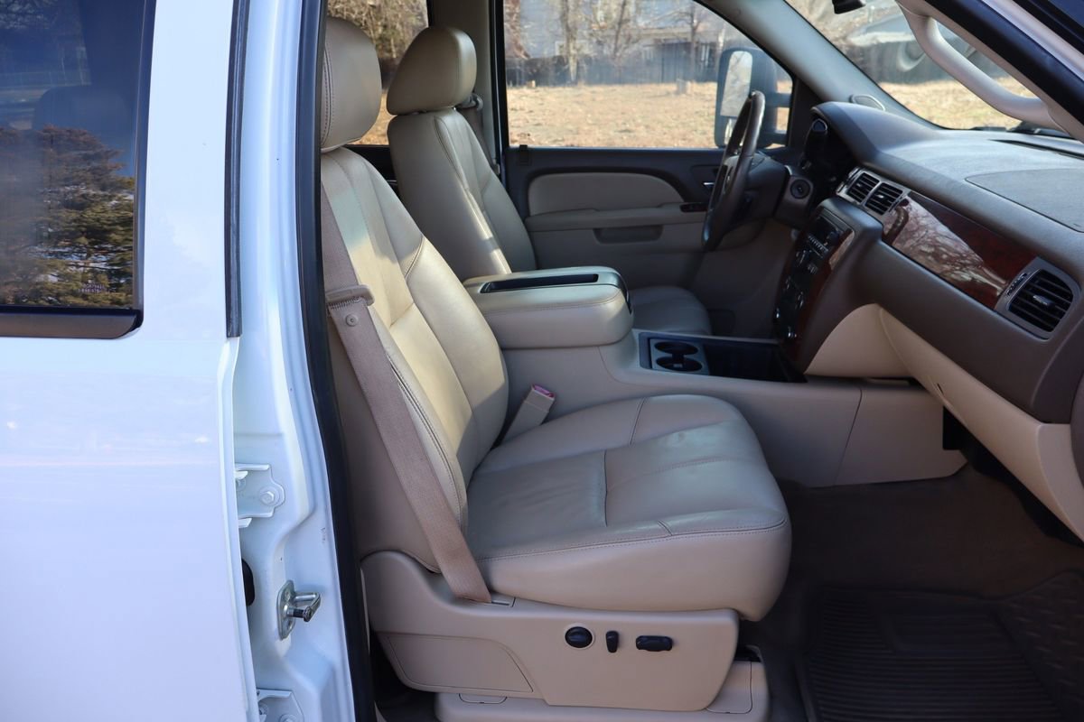 Used 2010 Chevrolet Silverado 2500 LTZ w/ Suspension Package, Off-Road image 22