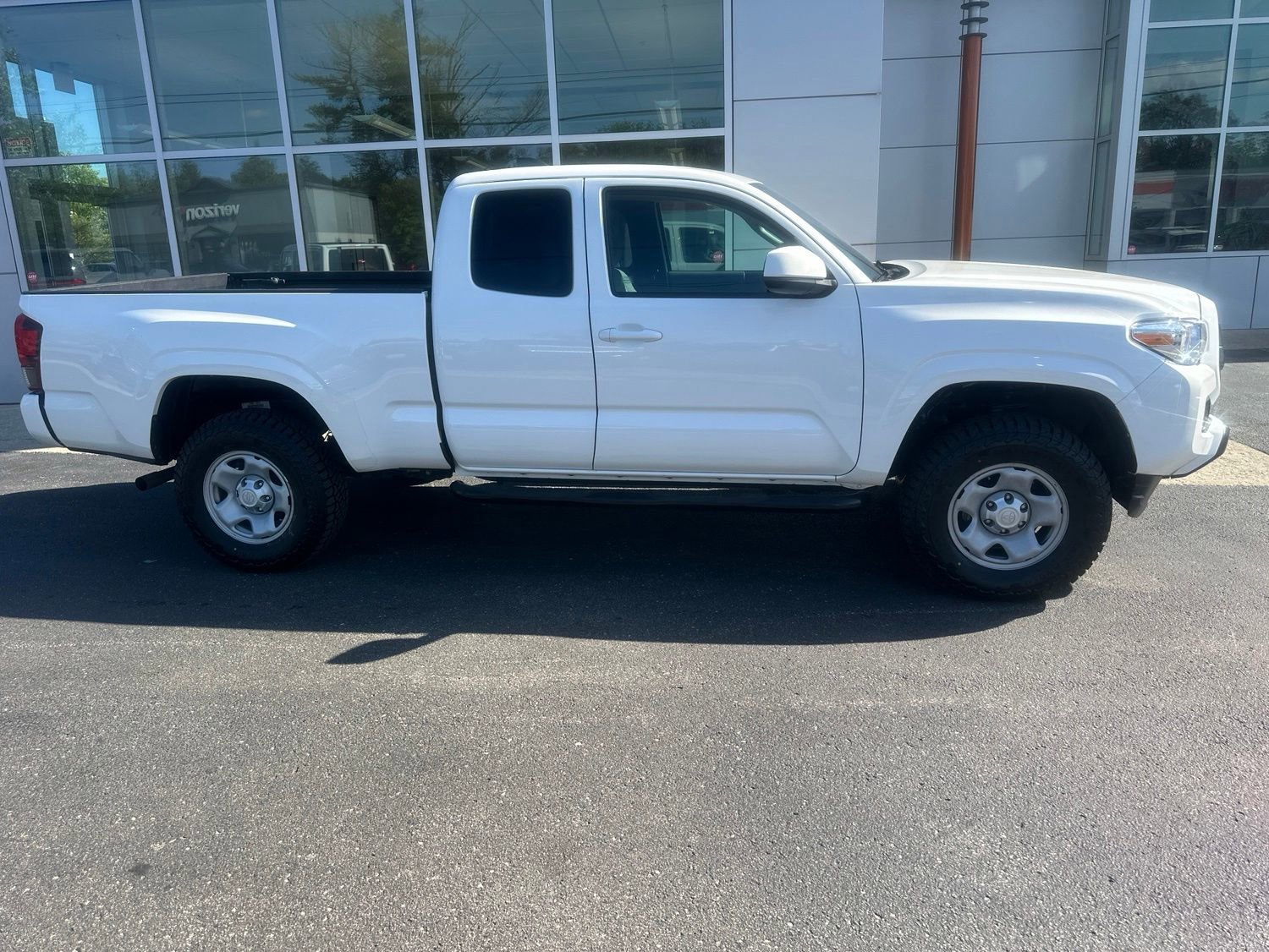 Used 2021 Toyota Tacoma SR w/ SR Convenience Package AWD/4WD image 2