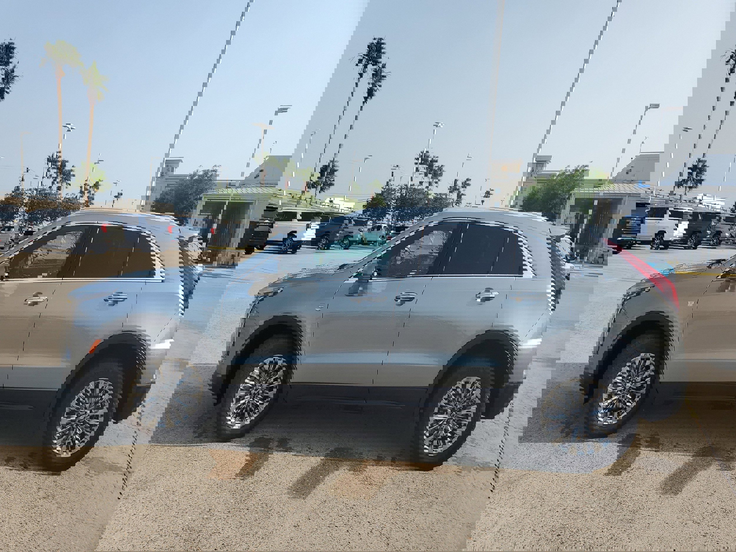Used 2024 Cadillac XT4 Premium Luxury image 4