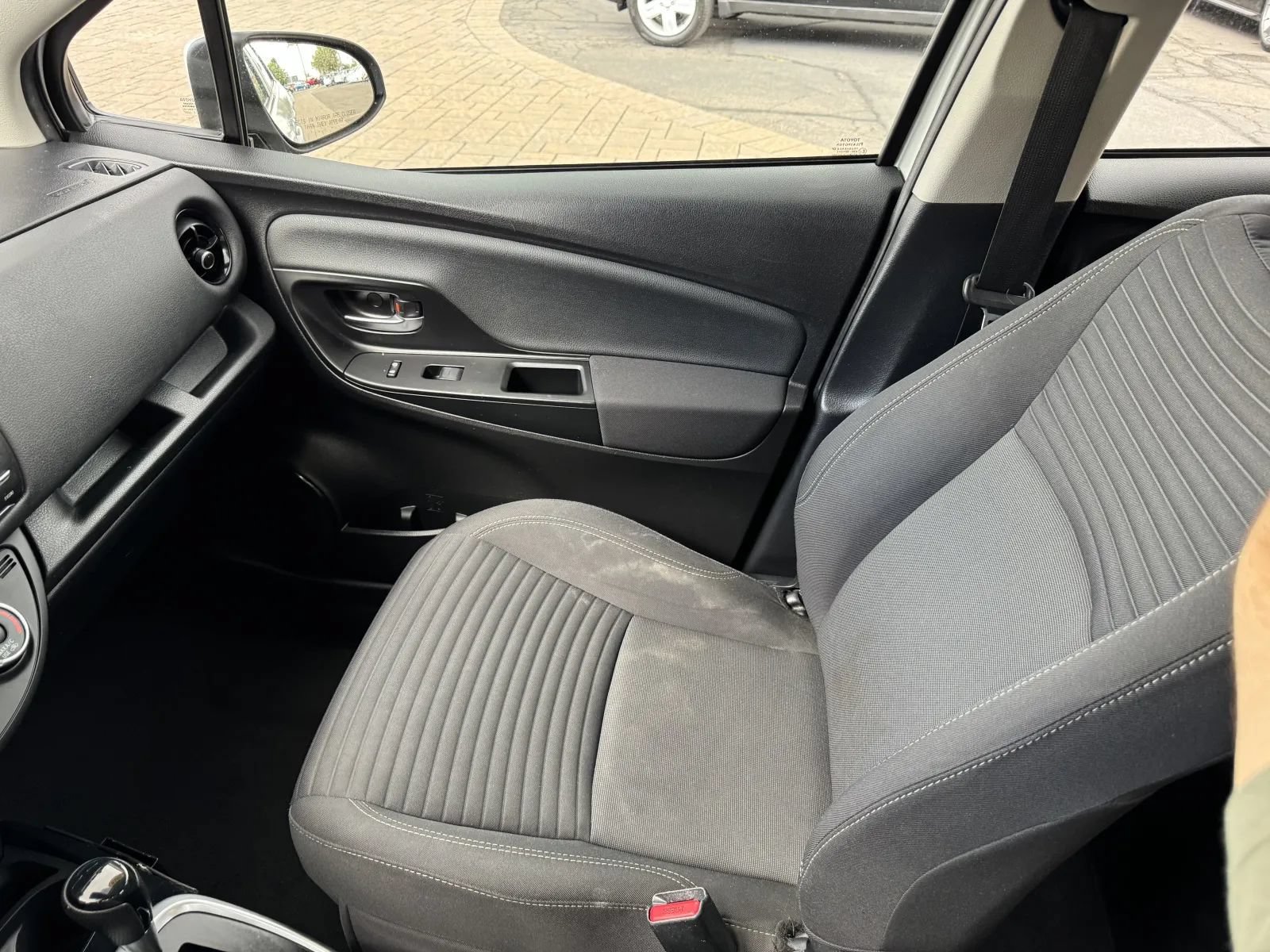 Used 2018 Toyota Yaris SE w/ Carpet Mat Package FWD image 23