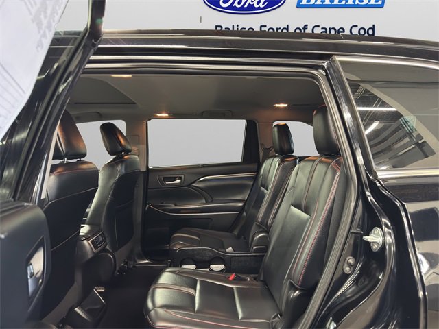 Used 2019 Toyota Highlander SE image 13