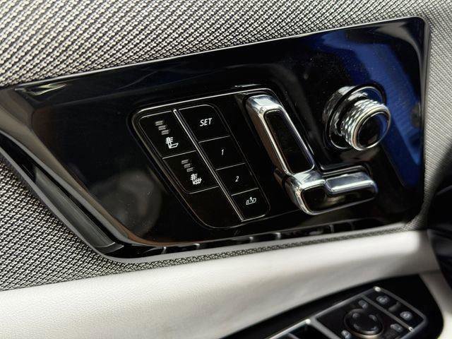 New 2025 Cadillac Optiq Luxury 1 image 30