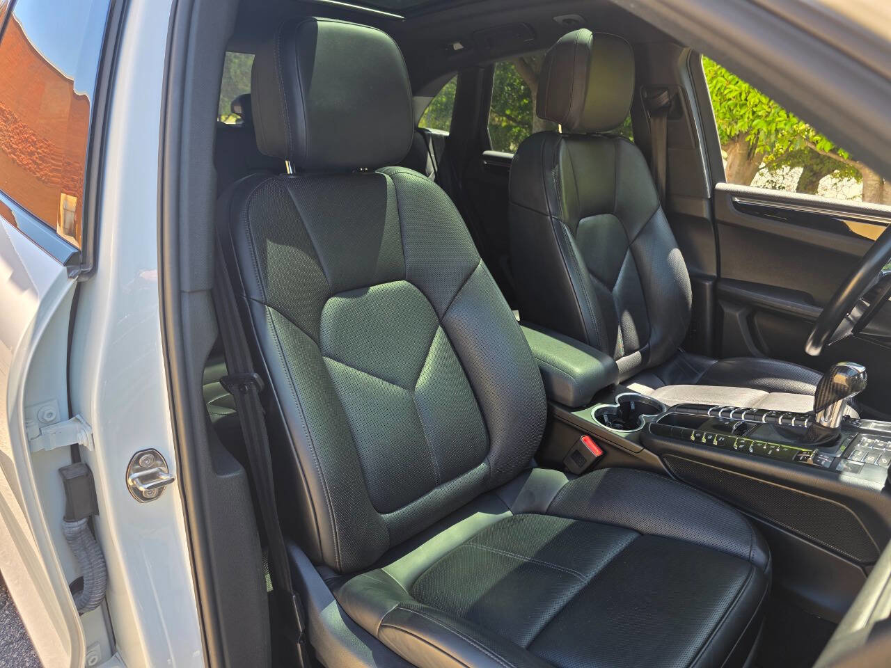 Used 2015 Porsche Macan S w/ Premium Package Plus AWD/4WD image 36