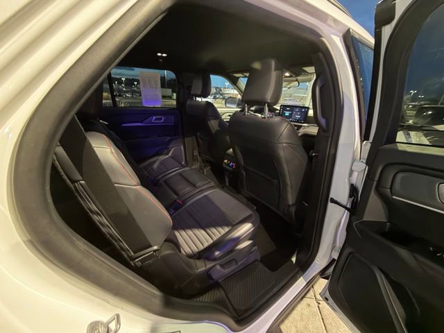 Used 2025 Ford Explorer ST-Line w/ ST-Line Street Pack image 28
