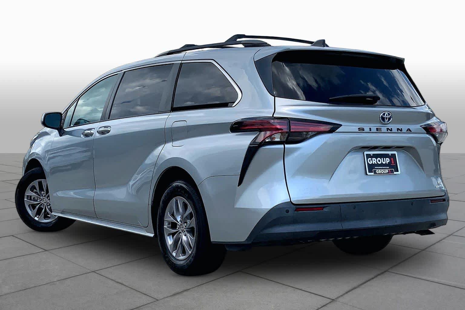 Used 2021 Toyota Sienna XLE FWD image 12