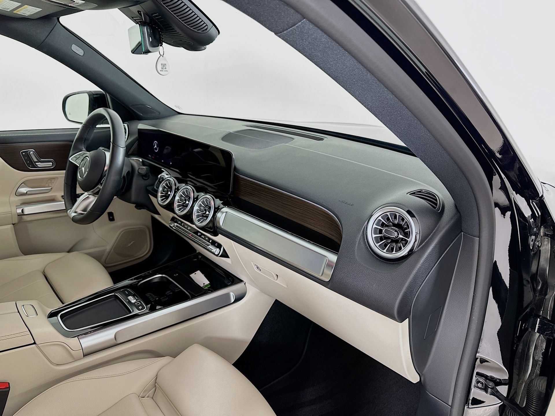 Used 2025 Mercedes-Benz EQB 250+ image 31