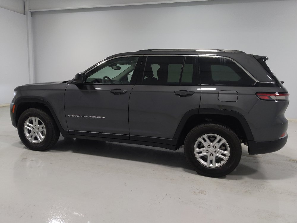 Used 2023 Jeep Grand Cherokee Laredo w/ Luxury Tech Group I AWD/4WD image 3