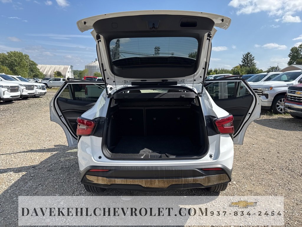 Used 2025 Chevrolet Trax ACTIV w/ Sunroof Package image 29