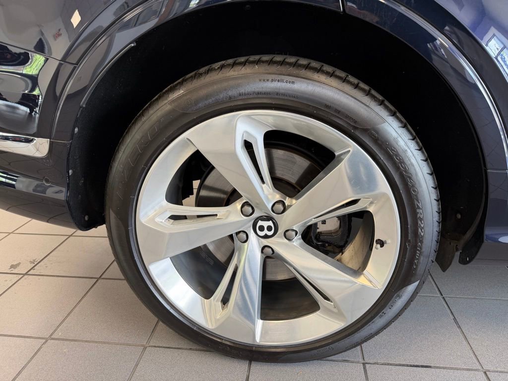 Used 2024 Bentley Bentayga AWD/4WD image 8