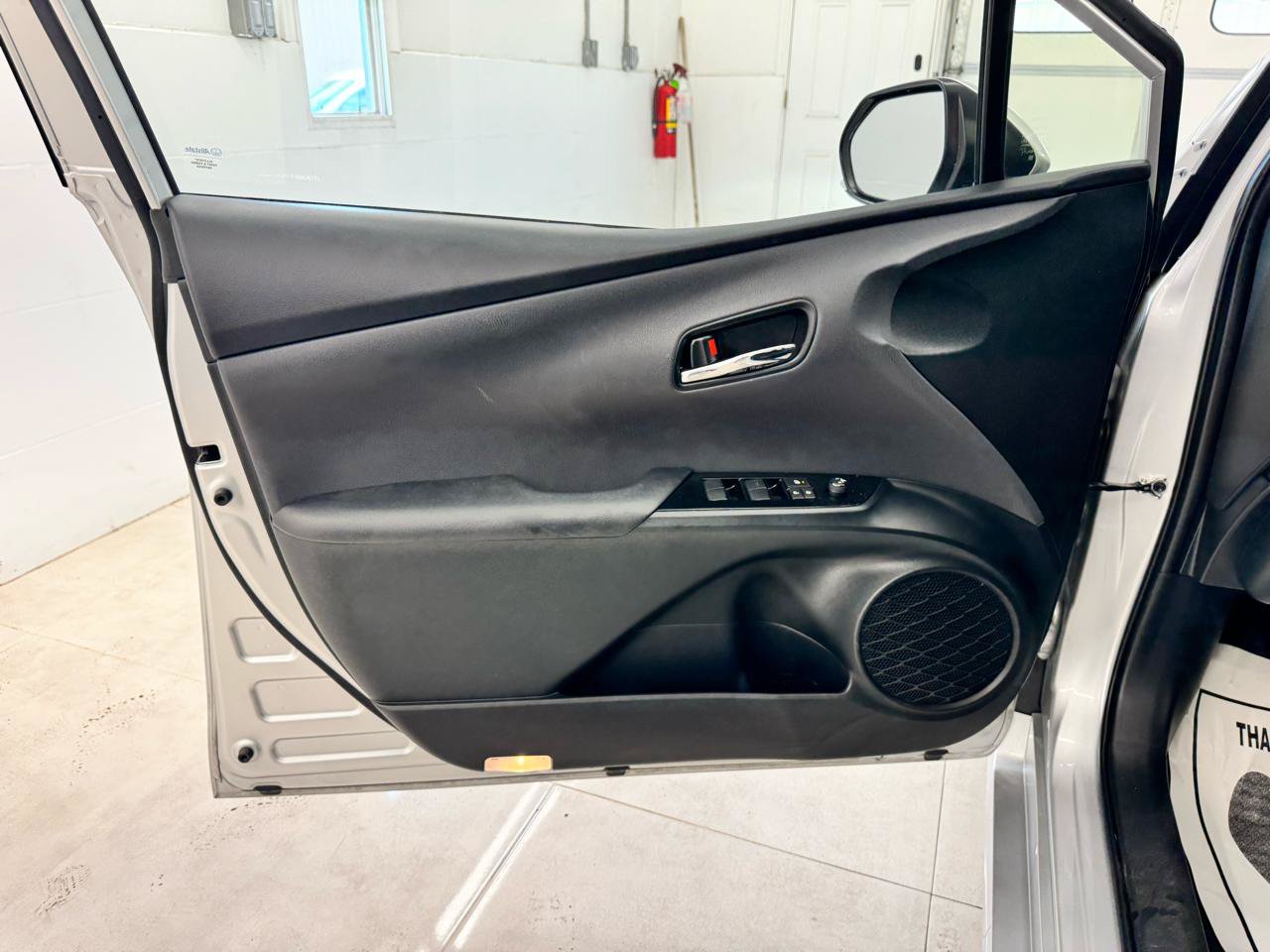 Used 2022 Toyota Prius Prime LE FWD image 11