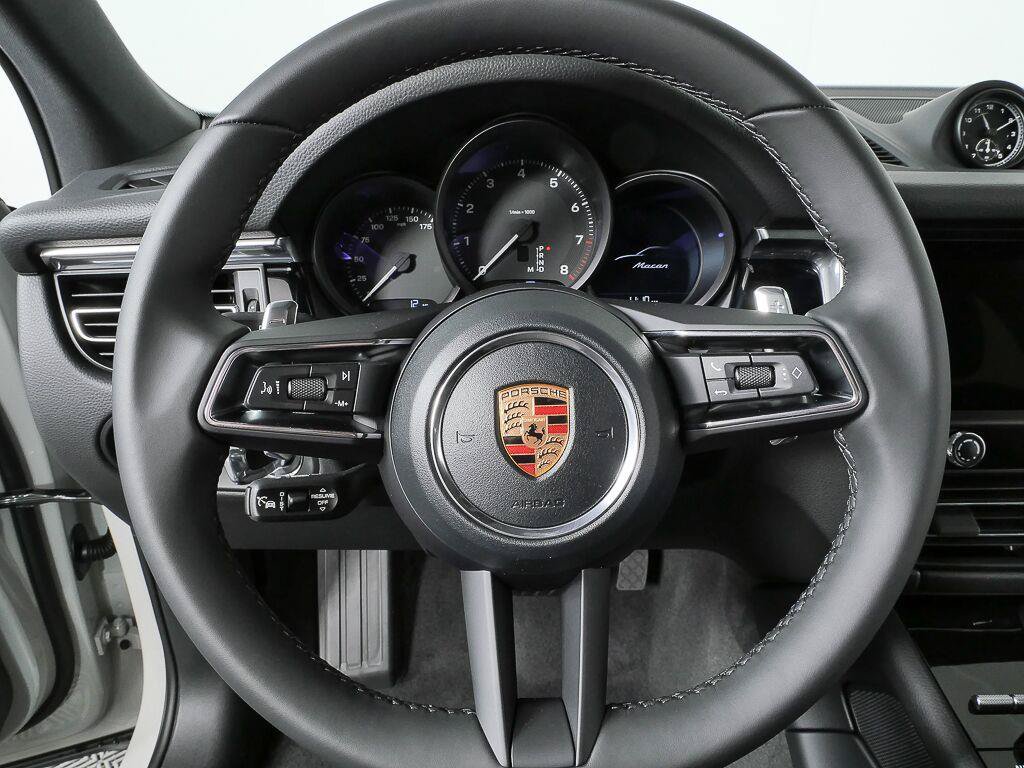 Certified 2026 Porsche Macan Turbo AWD/4WD image 9