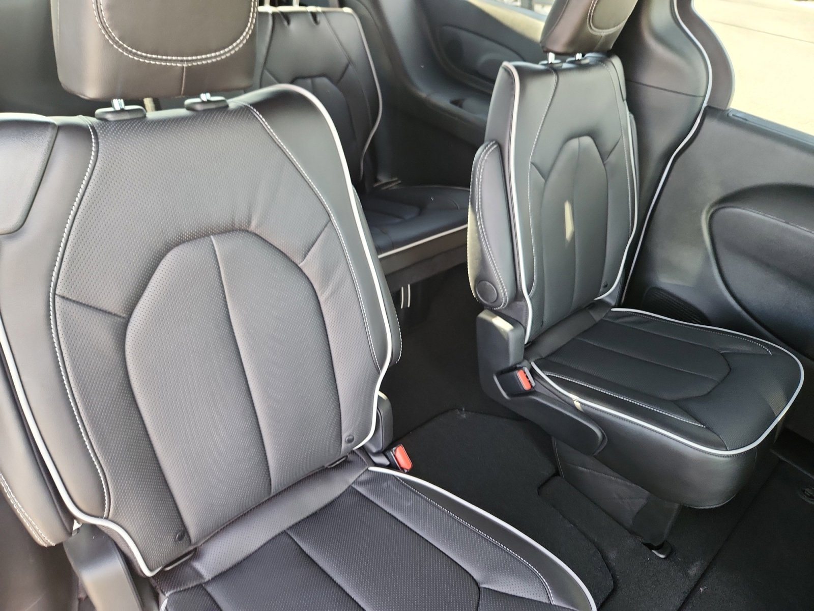 New 2026 Chrysler Pacifica Limited w/ S Appearance Package AWD/4WD image 19