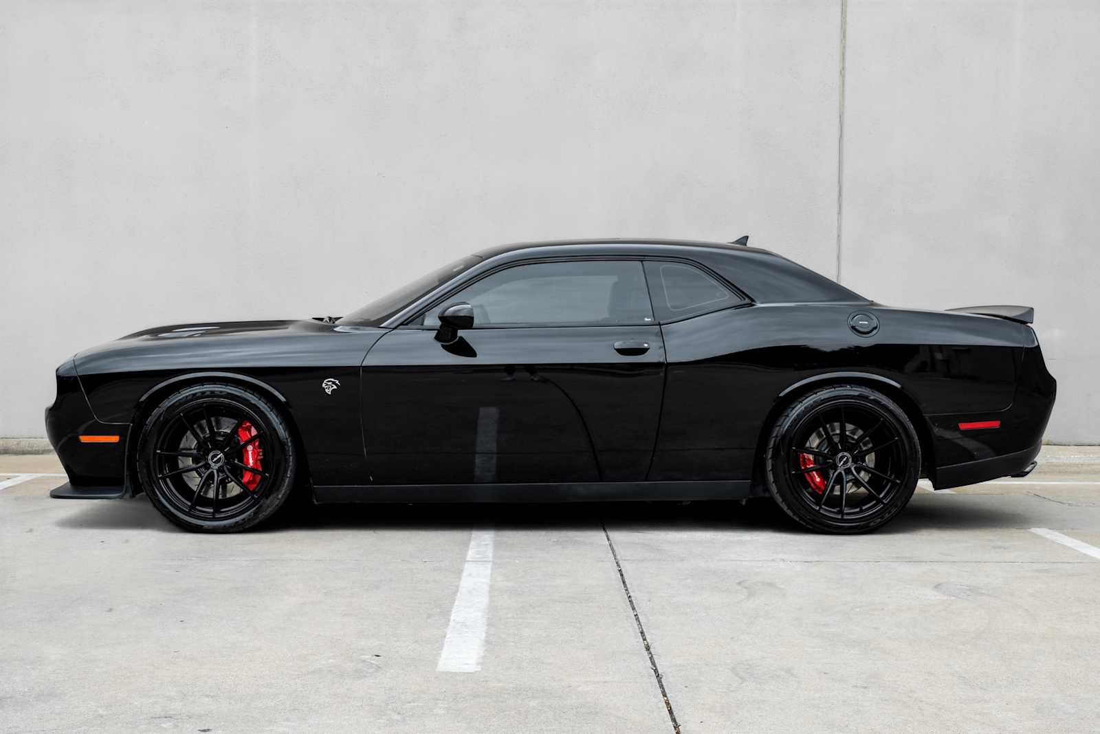 Used 2016 Dodge Challenger SRT Hellcat RWD image 9