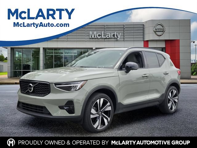 Used 2024 Volvo XC40 B5 Plus AWD/4WD image 1
