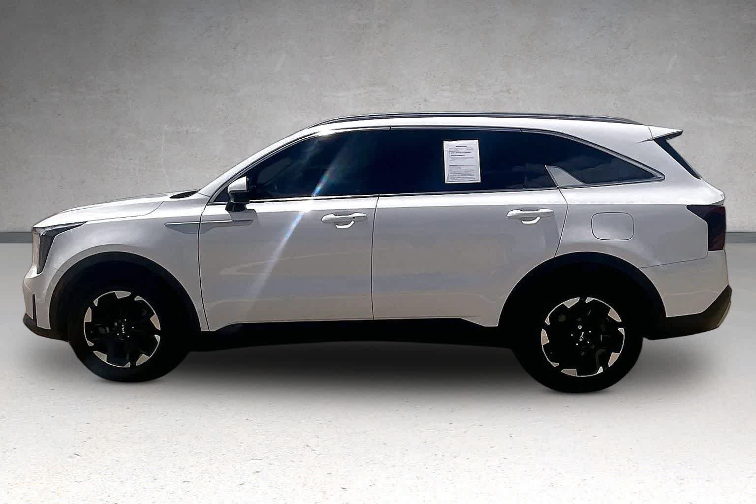 Certified 2025 Kia Sorento S FWD image 3