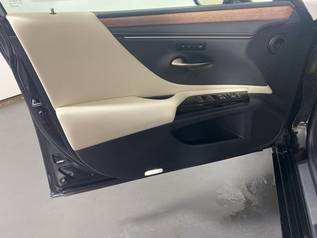 Certified 2023 Lexus ES 300h w/ Premium Package image 24