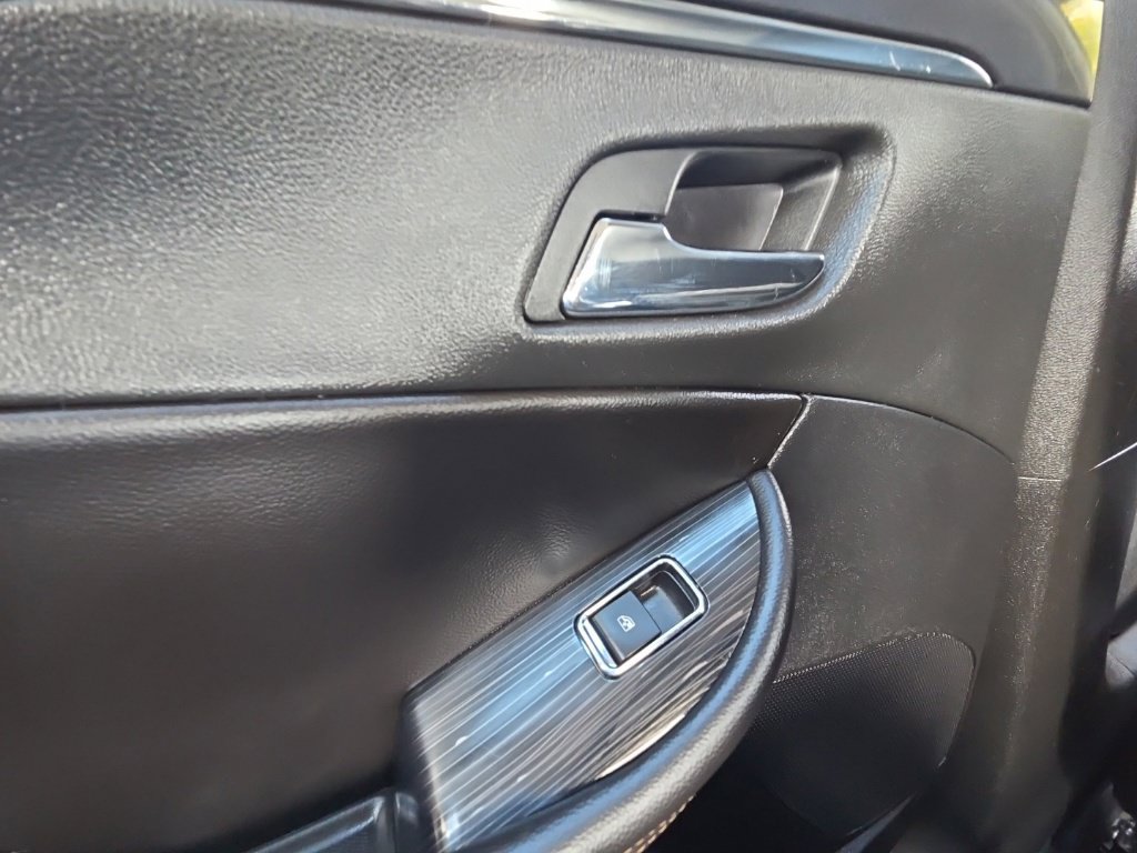 Used 2016 Chevrolet Impala LTZ FWD image 12