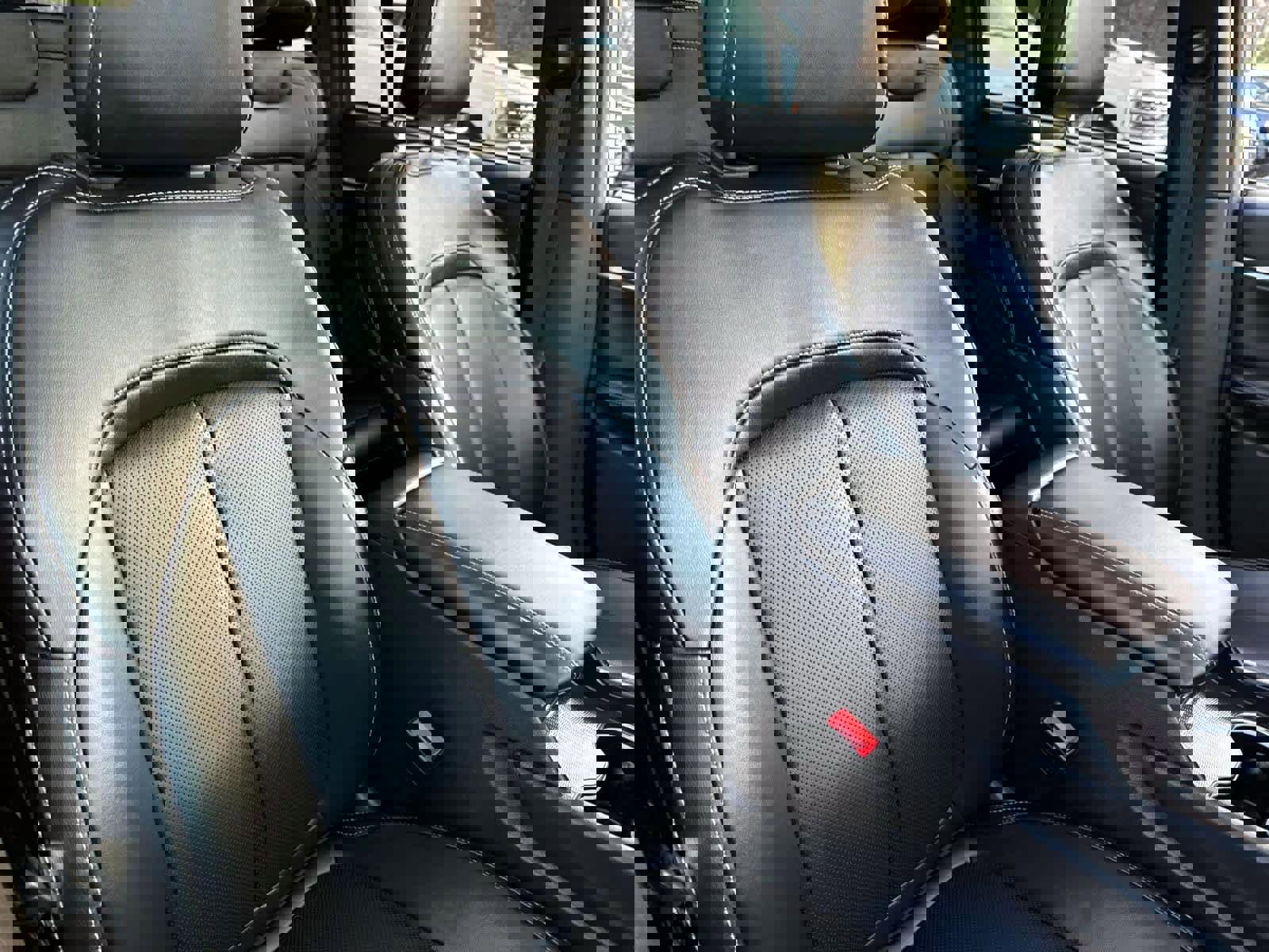 Used 2024 Jeep Grand Cherokee Limited w/ Luxury Tech Group II image 10