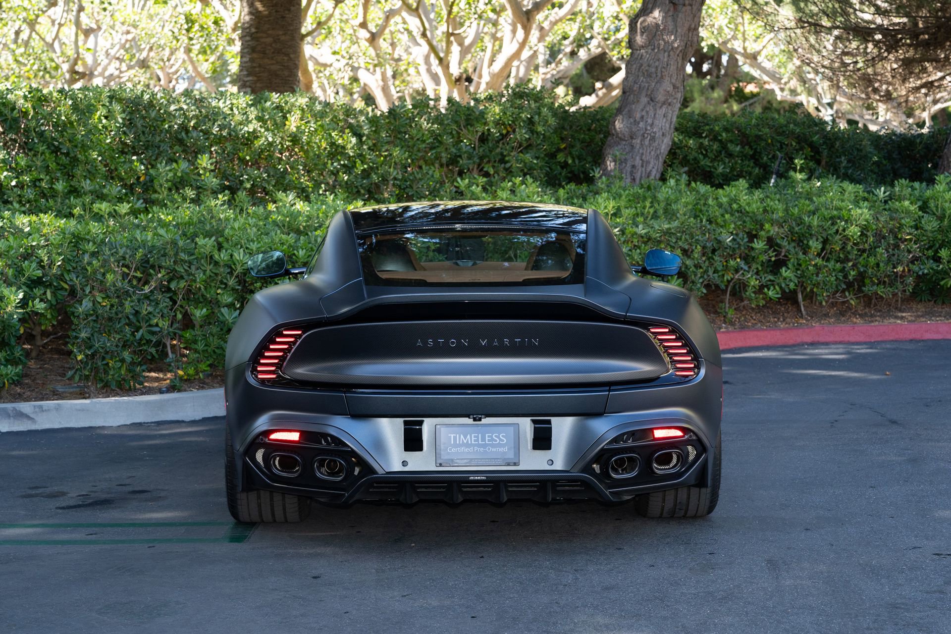 Used 2025 Aston Martin Vanquish RWD image 6