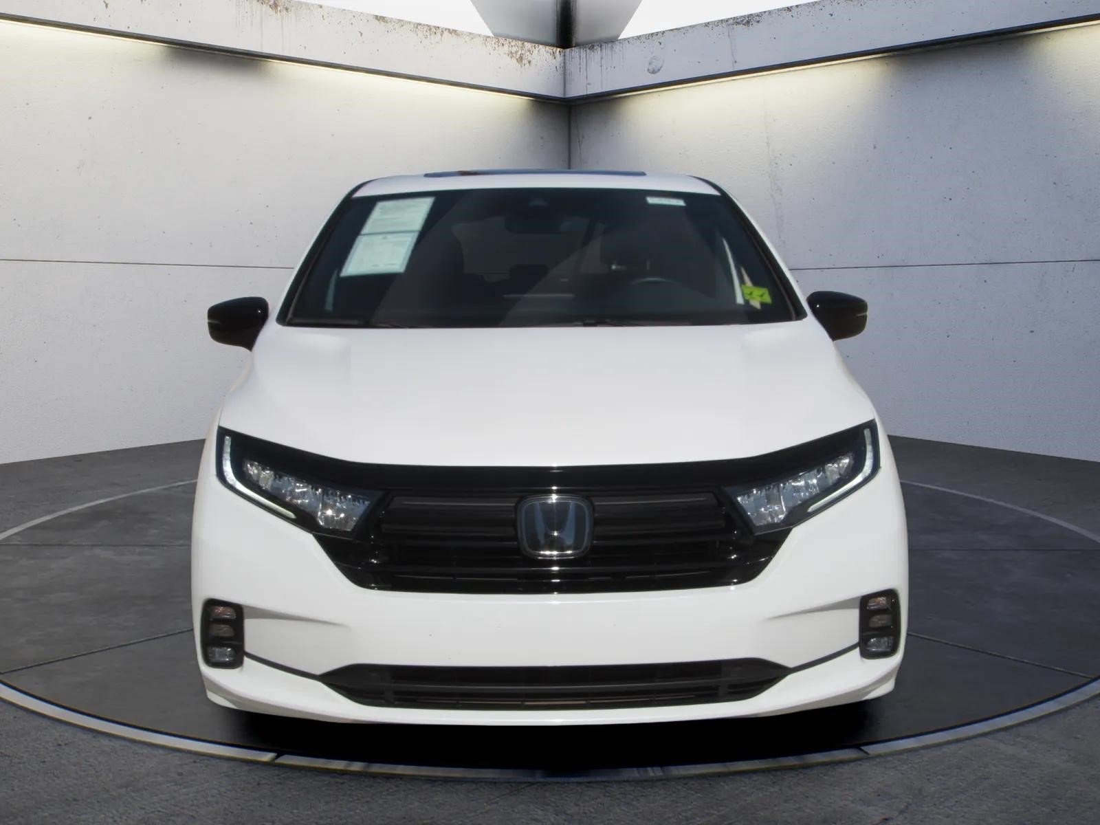 Certified 2024 Honda Odyssey Sport image 3