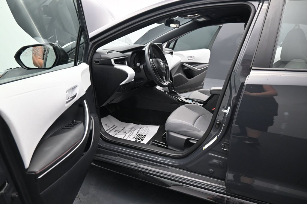Used 2025 Toyota Corolla SE FWD image 16
