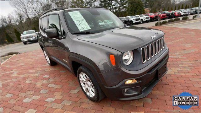 Used 2018 Jeep Renegade Latitude image 3