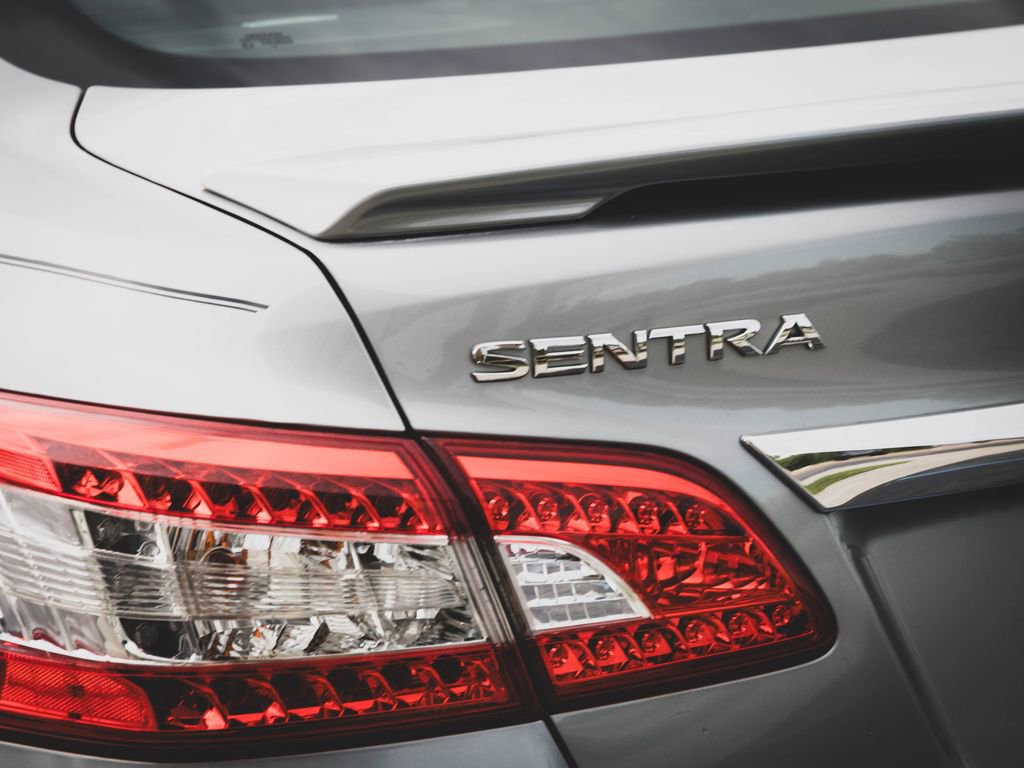 Used 2014 Nissan Sentra SR w/ Premium Package FWD image 9