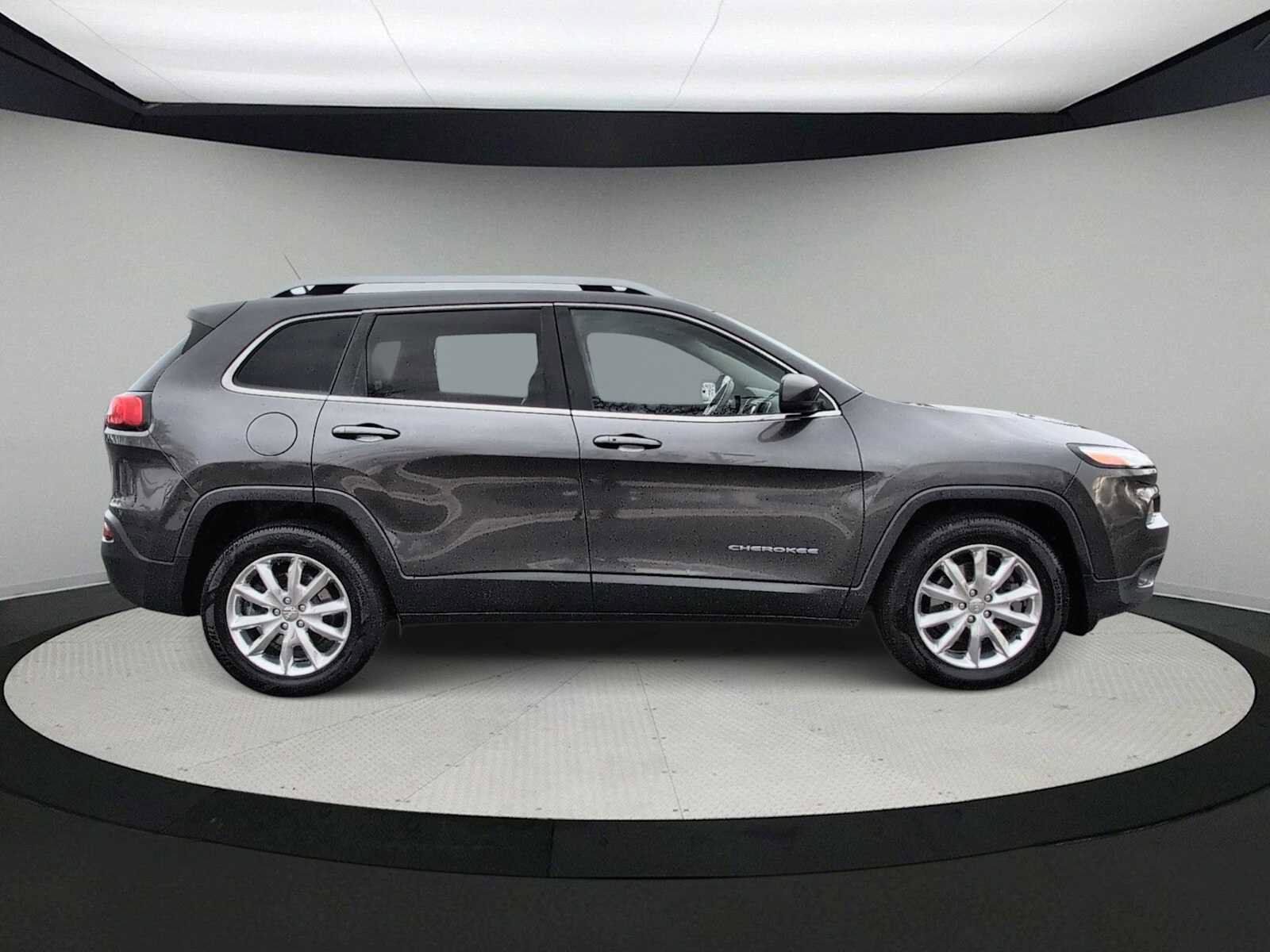 Used 2015 Jeep Cherokee Limited w/ Luxury Group image 9