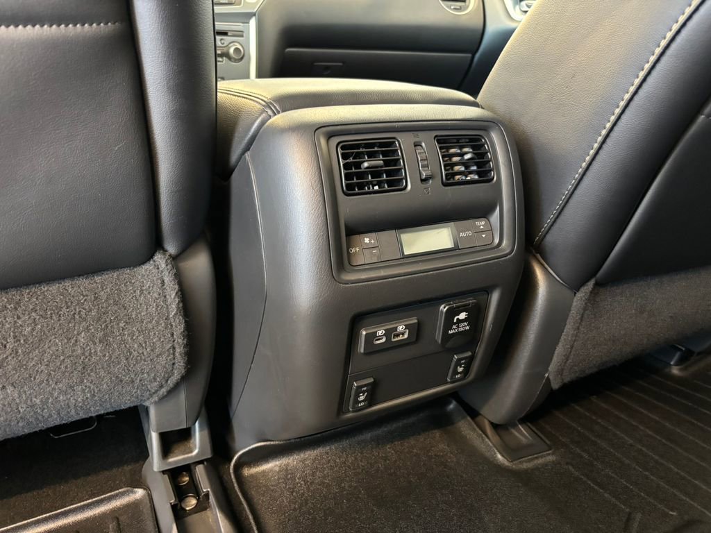 Used 2019 Nissan Pathfinder SL AWD/4WD image 22