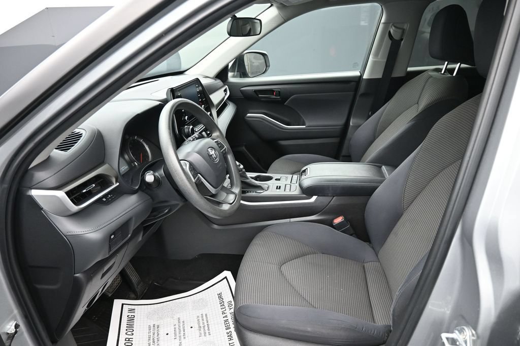 Used 2022 Toyota Highlander L AWD/4WD image 11