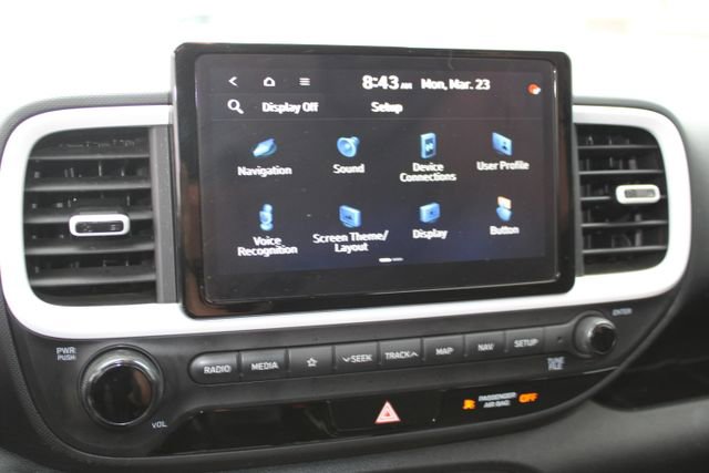 Used 2022 Hyundai Venue Limited image 23
