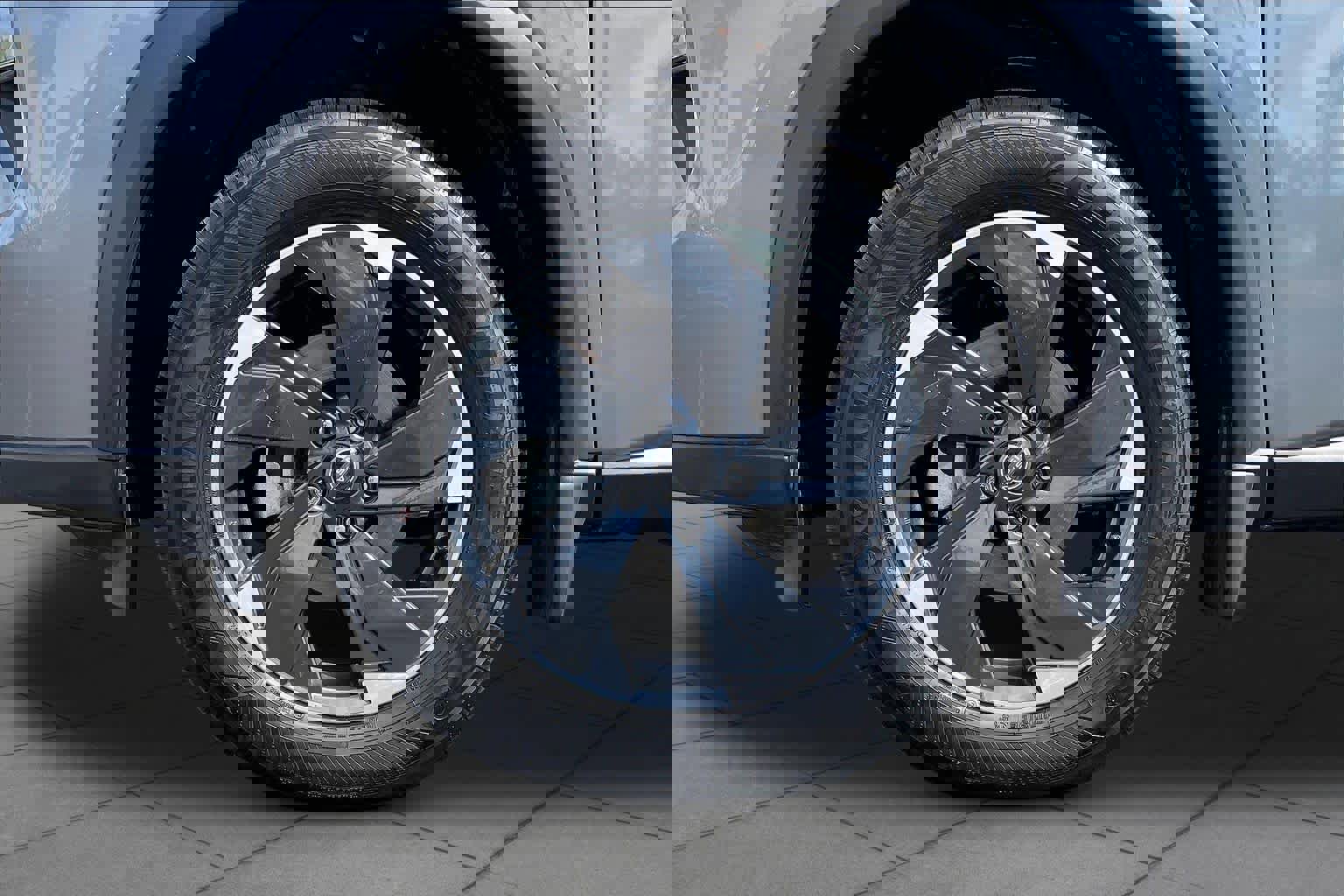 Used 2025 Nissan Rogue SV image 9