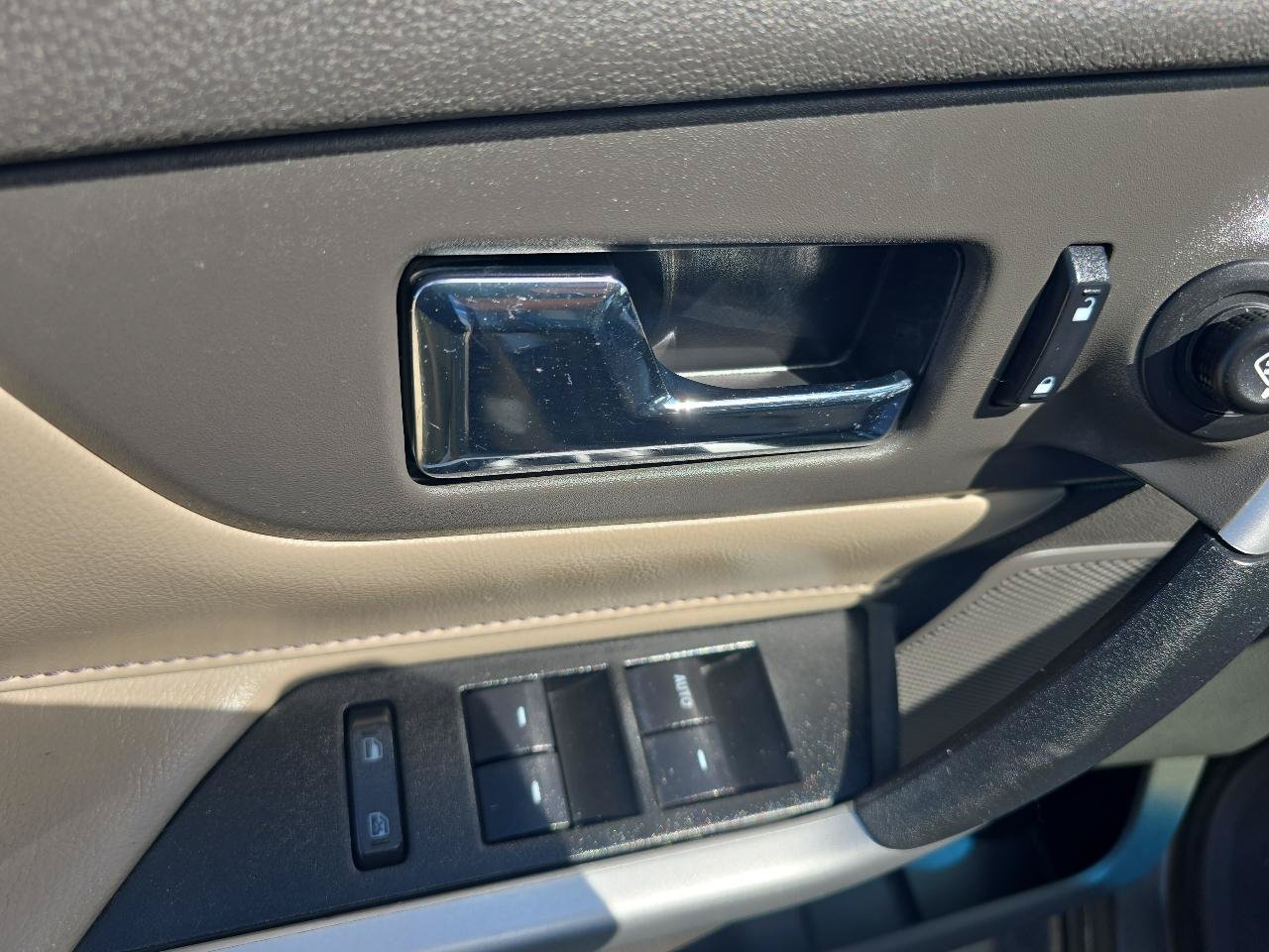 Used 2013 Ford Edge Limited FWD image 21