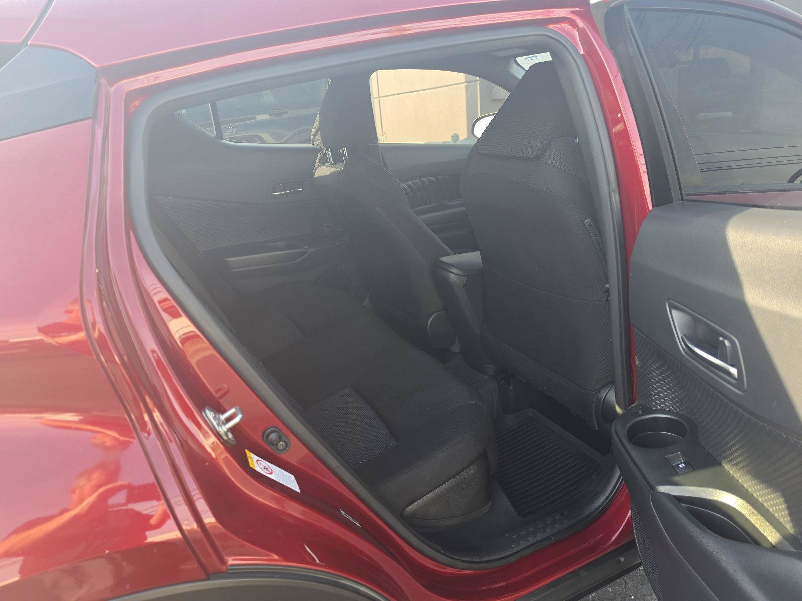 Used 2018 Toyota C-HR XLE FWD image 8
