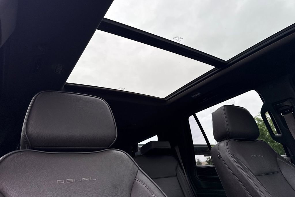 Used 2021 GMC Yukon Denali w/ Denali Premium Package image 27