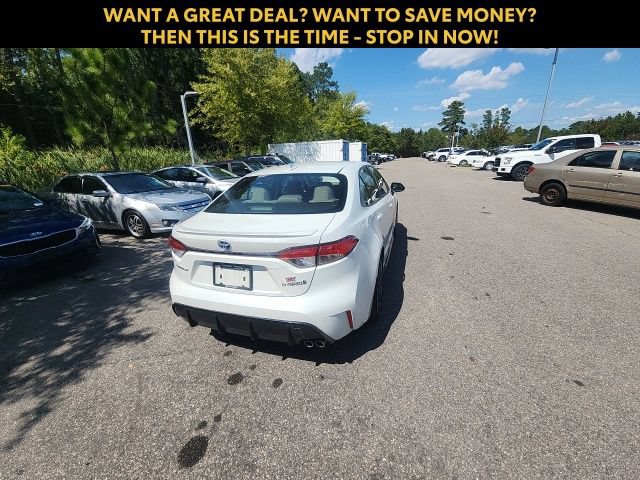 Used 2024 Toyota Corolla SE w/ Convenience Package FWD image 10