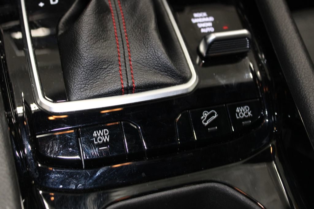 Used 2025 Jeep Compass Trailhawk image 48