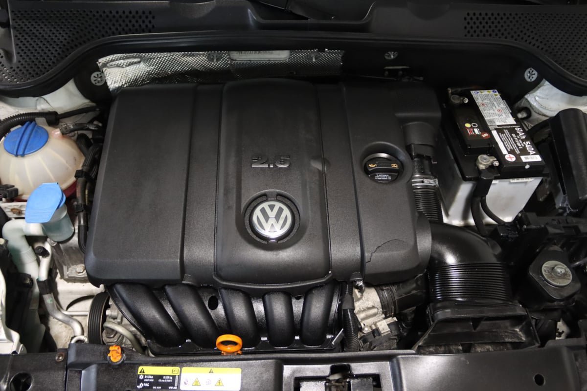 Used 2012 Volkswagen Beetle 2.5 image 65