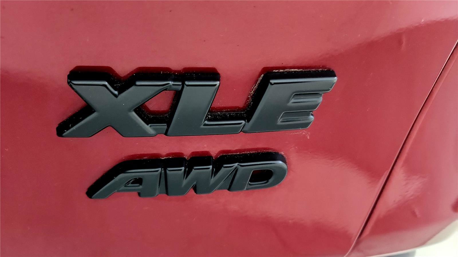 Used 2020 Toyota RAV4 XLE Premium image 14