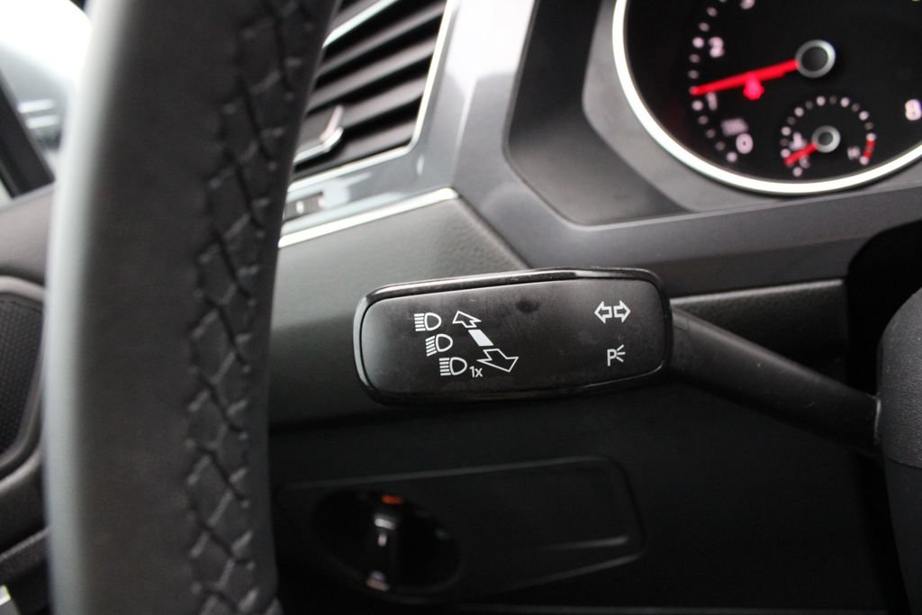 Used 2020 Volkswagen Tiguan SE AWD/4WD image 11