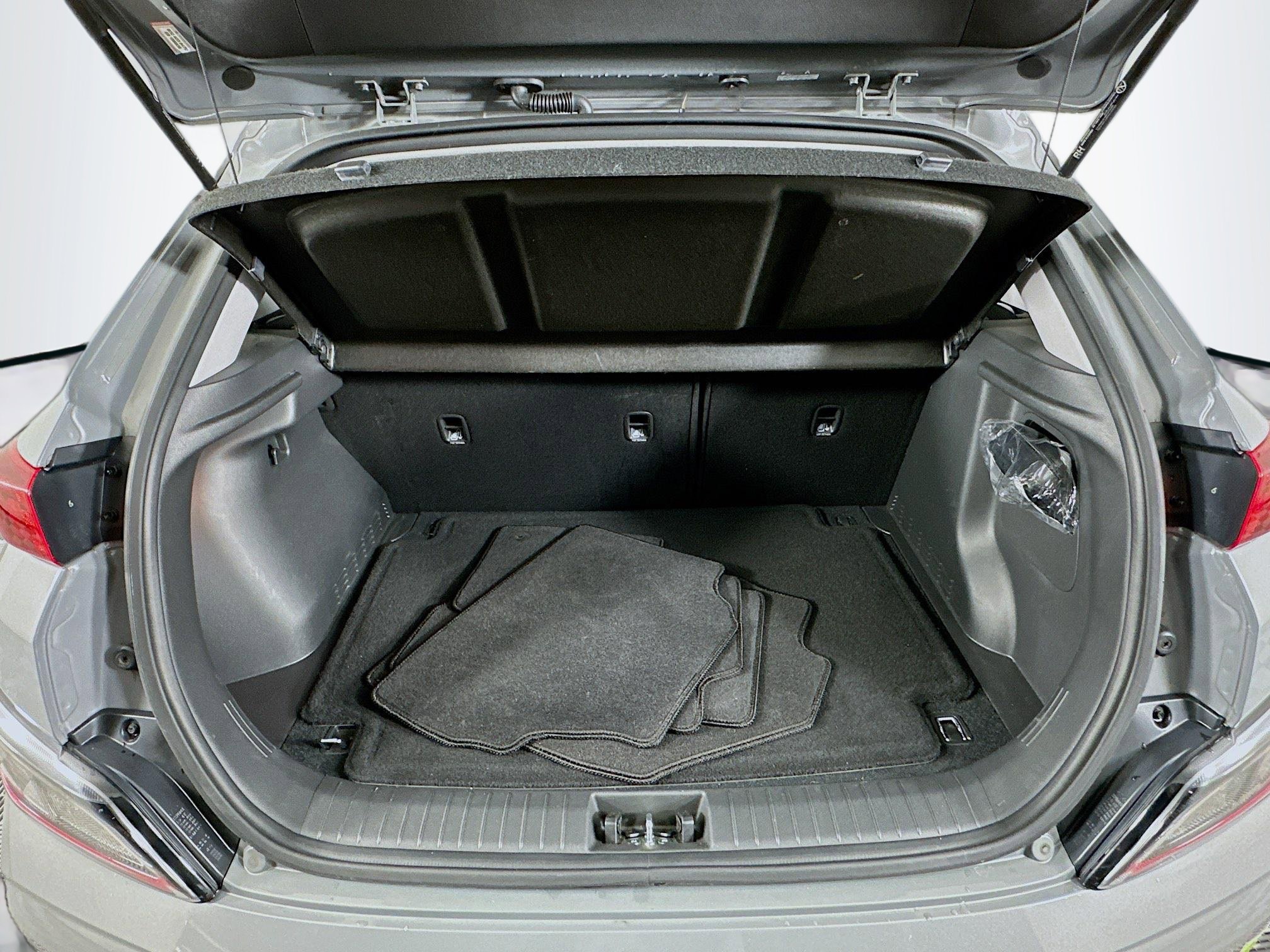 Used 2023 Hyundai Kona SE w/ Cargo Package image 28