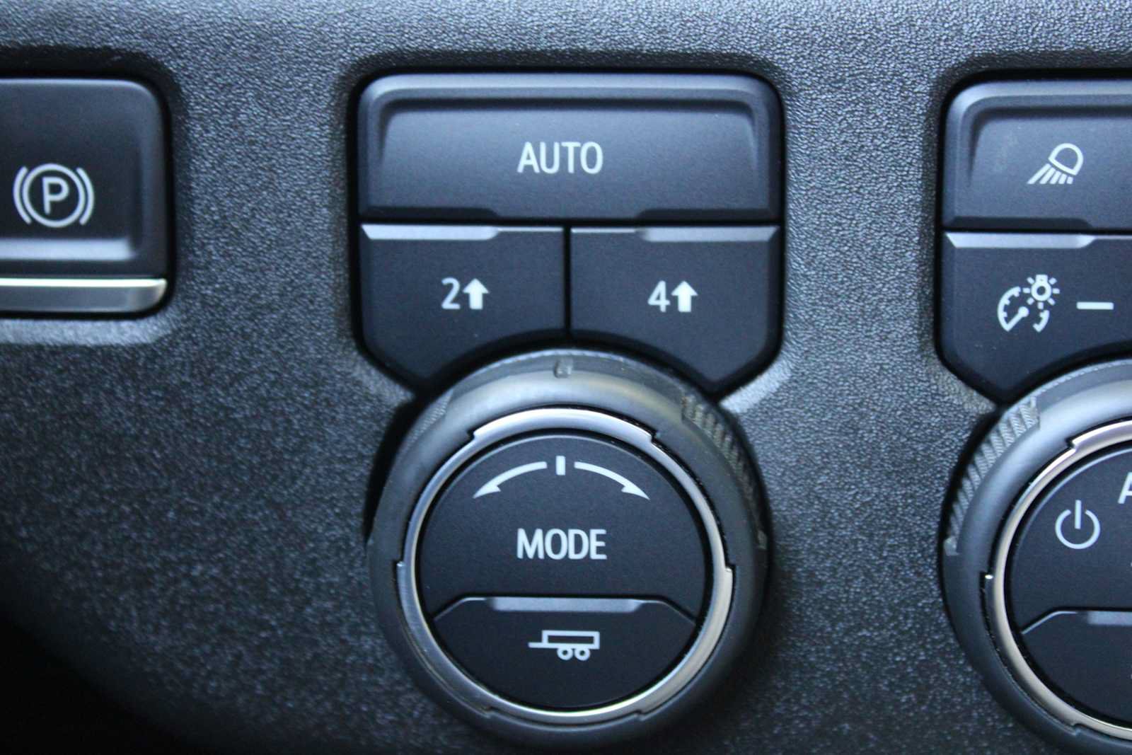 Certified 2022 Chevrolet Silverado 1500 LTZ AWD/4WD image 16