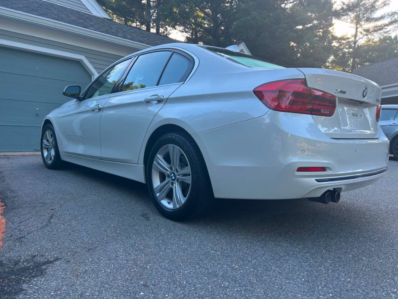 Used 2018 BMW 330i xDrive Sedan w/ Premium Package AWD/4WD image 9