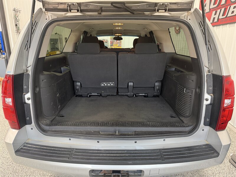 Used 2011 Chevrolet Suburban LS RWD image 16