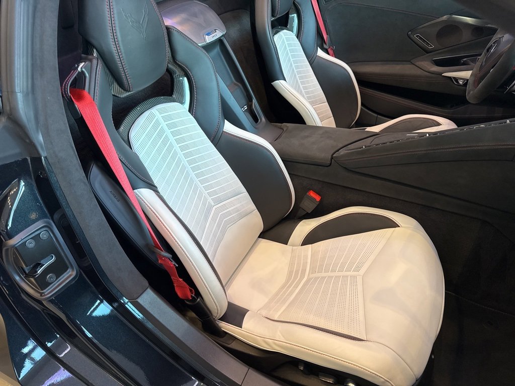 Used 2023 Chevrolet Corvette Stingray Premium Conv w/ Z51 Performance Package image 27