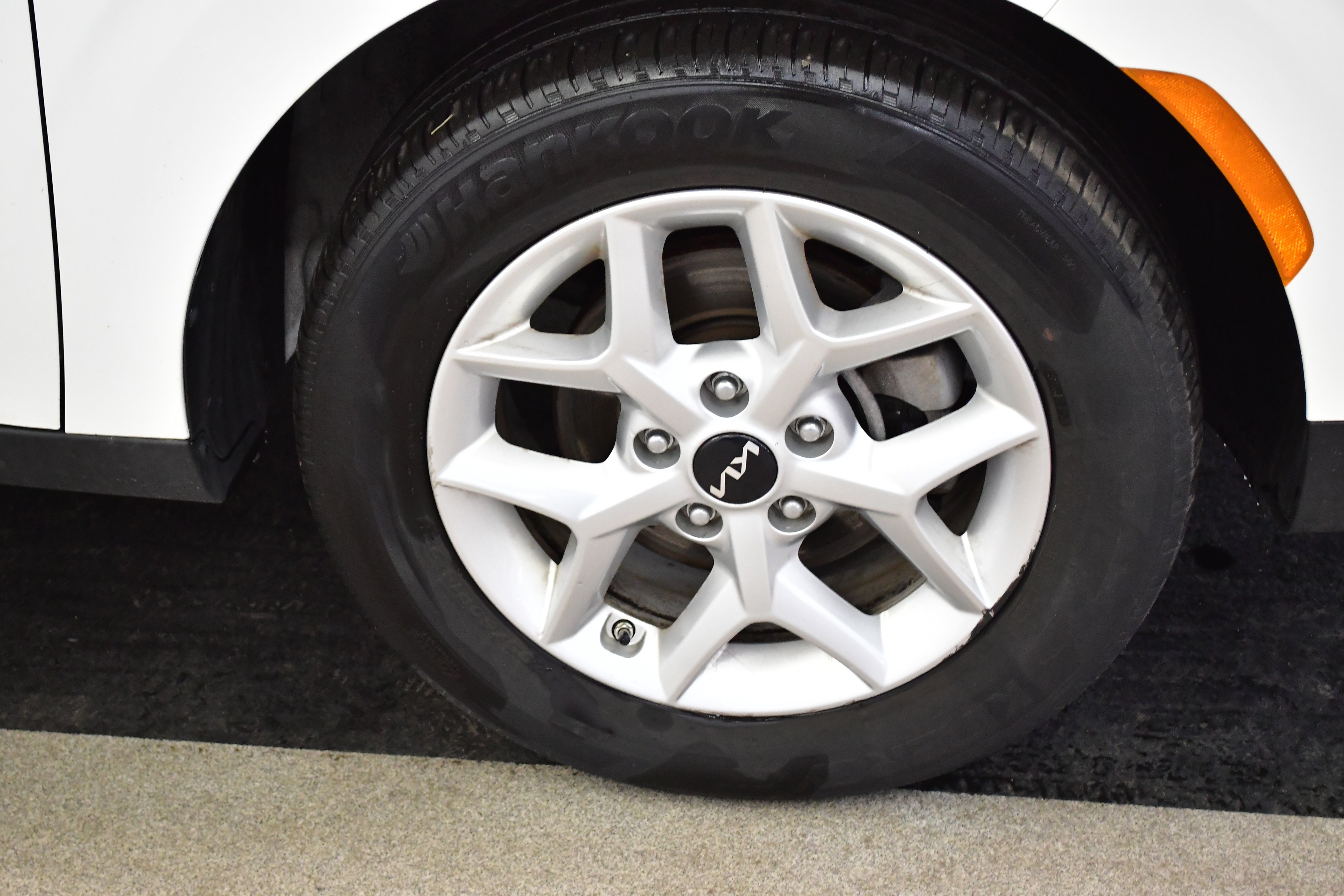 Used 2025 Kia Soul LX w/ LX Technology Package FWD image 36
