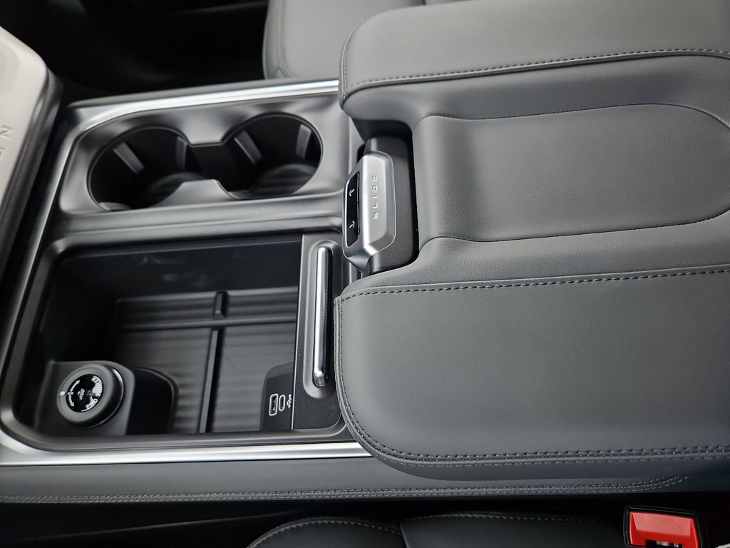 New 2026 Ford Expedition Active image 28