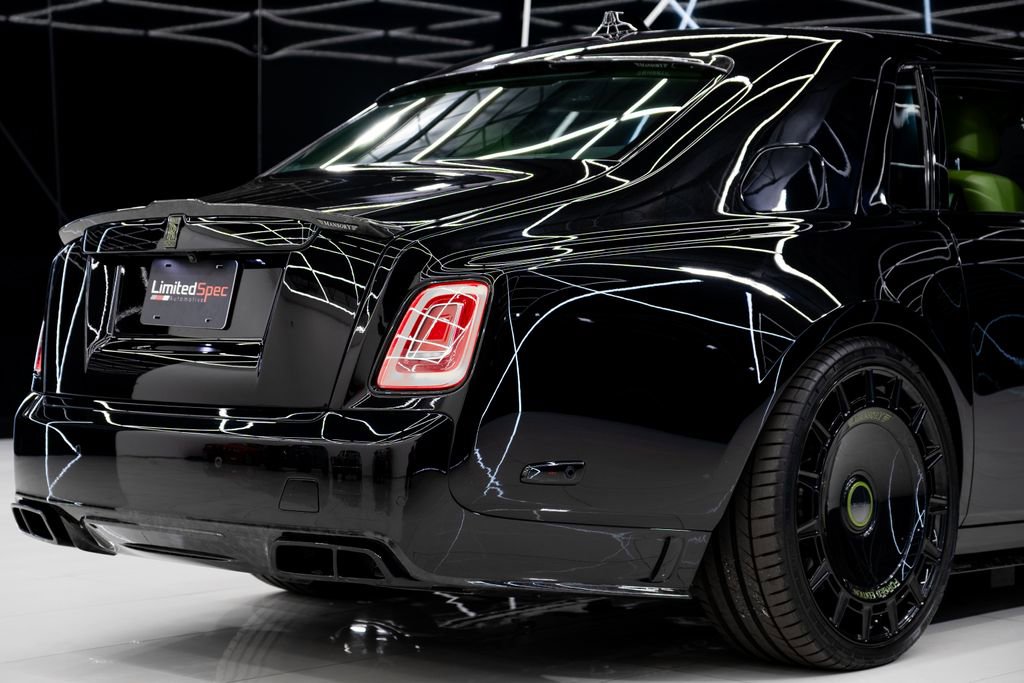 Used 2023 Rolls-Royce Phantom Sedan w/ The Phantom Package RWD image 25