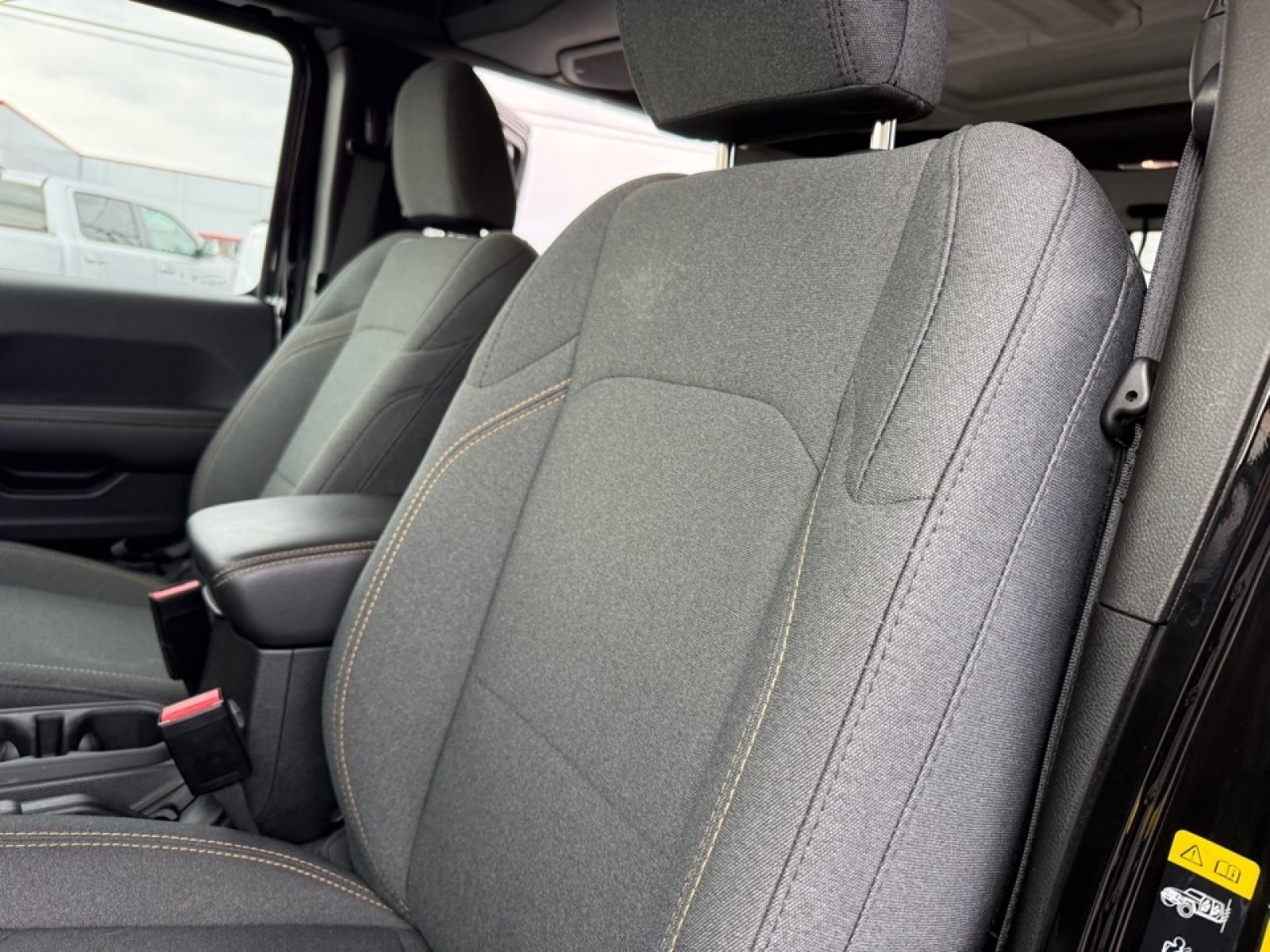 Used 2025 Jeep Wrangler Unlimited Sahara image 27