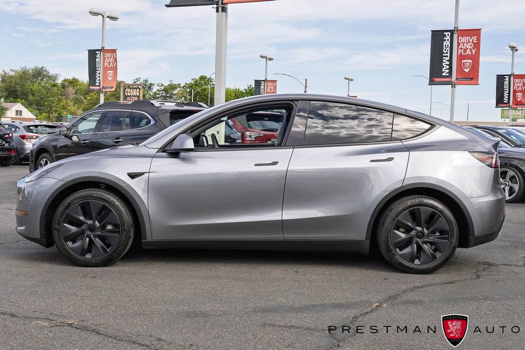 Used 2025 Tesla Model Y Long Range AWD/4WD image 17